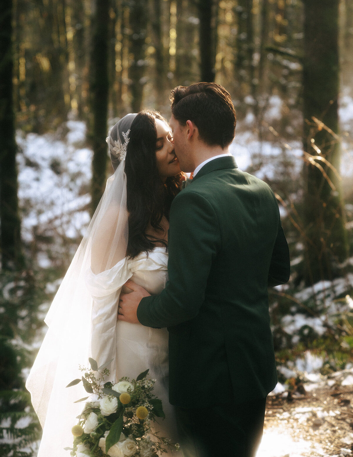 bc-vancouver-island-elopement-photographer-taylor-dawning-photography-forest-winter-boho-vintage-elopement-photos-6