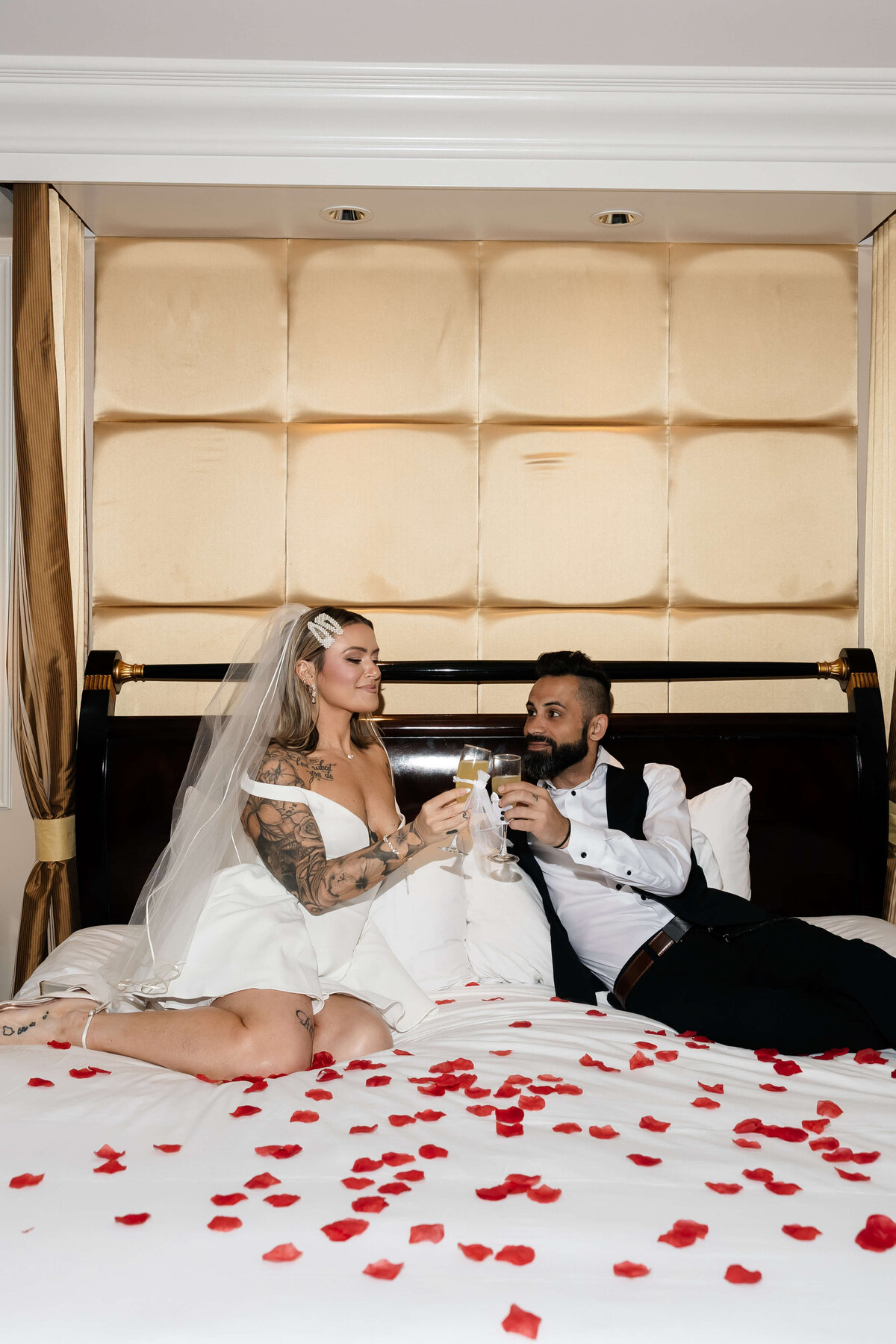 15_riskyexposure_sasha-andy_las-vegas-elopement-photography