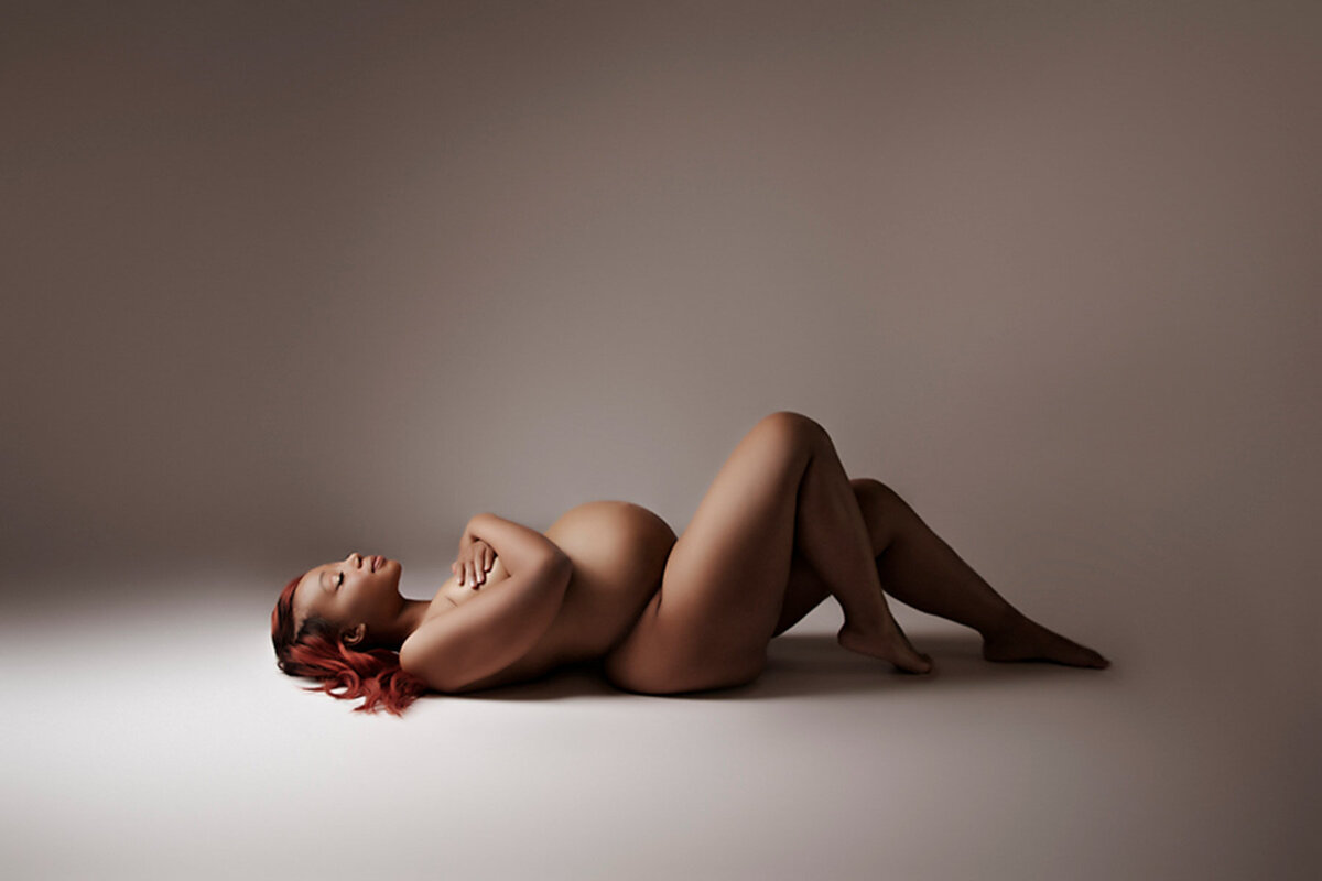 bright-and-airy-maternity-boudoir-photography