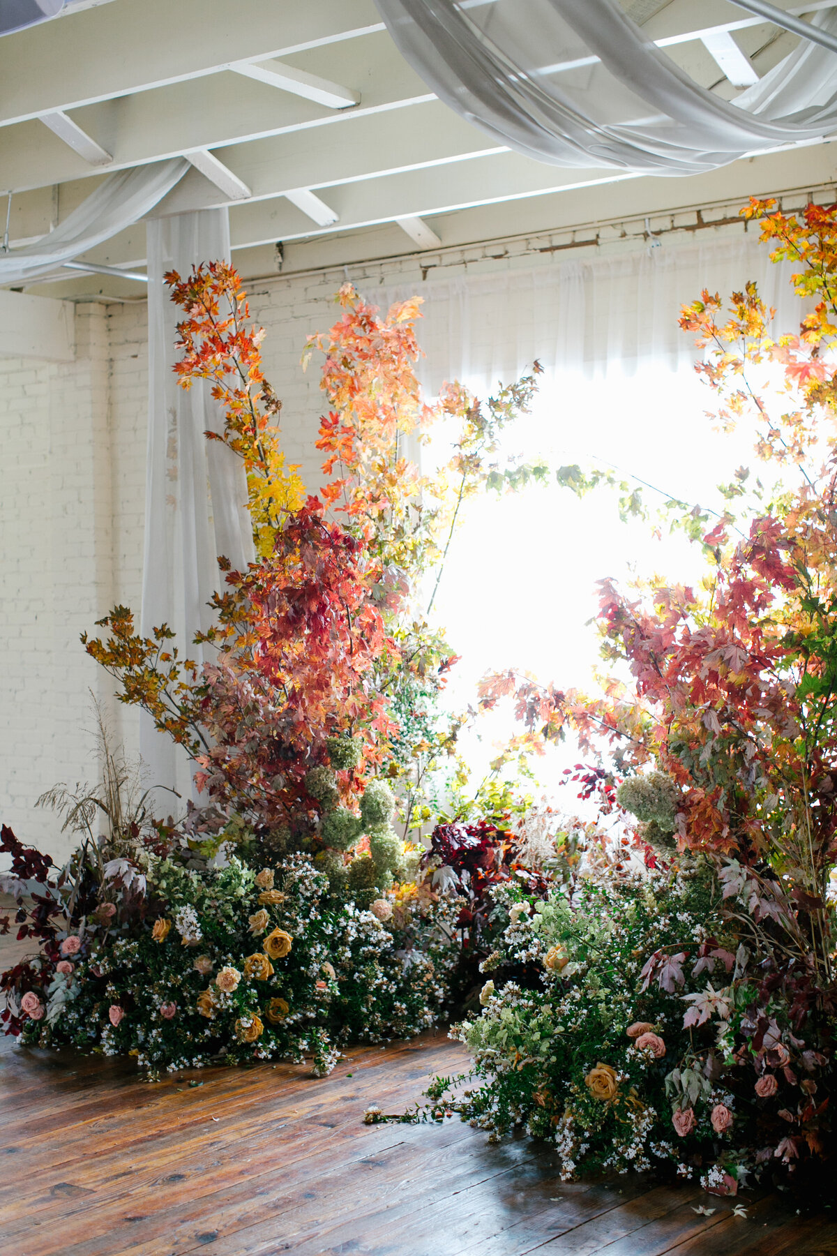 max-owens-design-elegant-autumnal-wedding-10-ceremony-installation