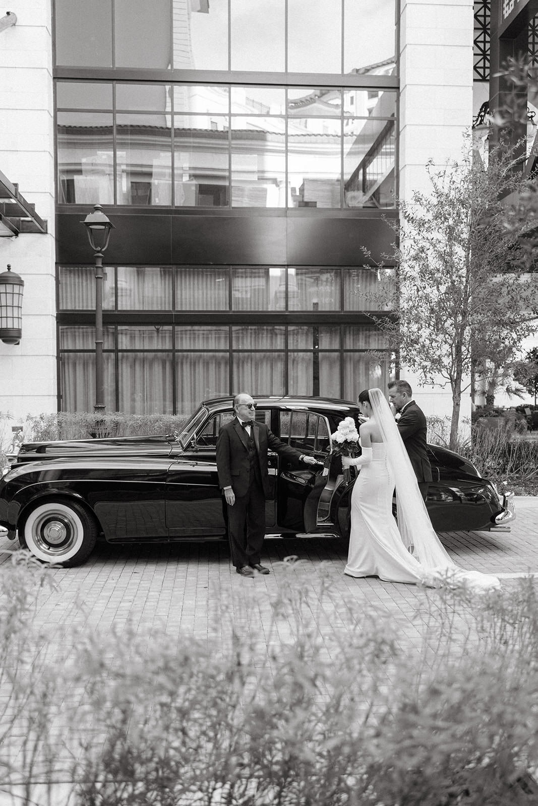 coral-gables-bride-entering-classic-car-5CE-W