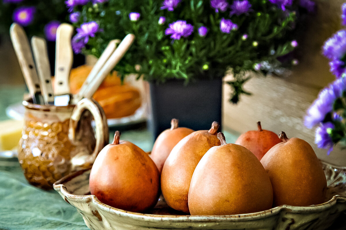 2 - Plate of Pears 1v2 - LES 