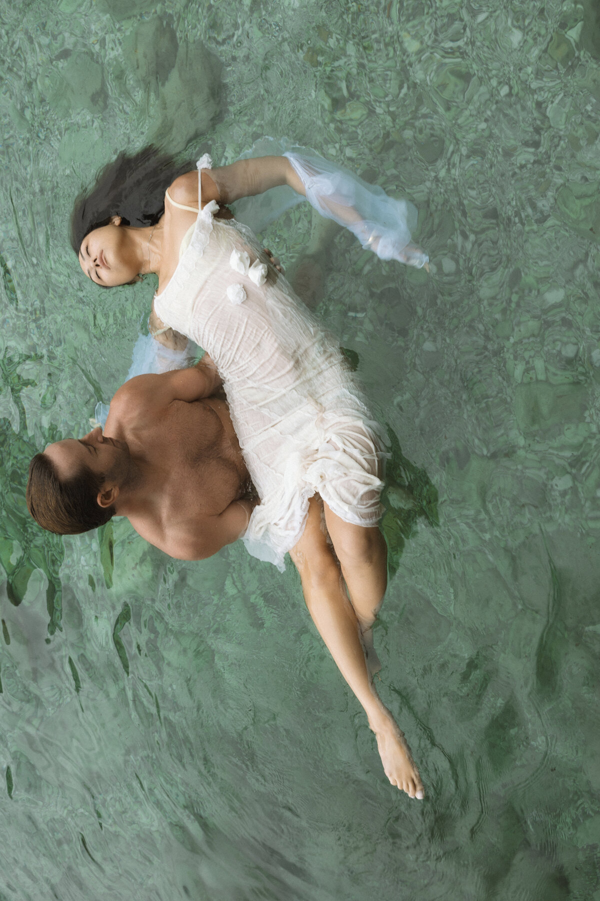 underwater couple photography inspiration