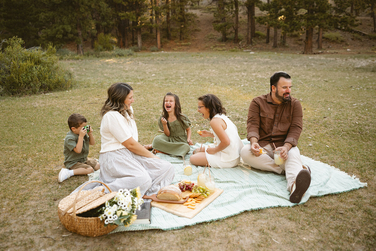 MurrayFamPicnic-MyrnaLoyPhoto-100