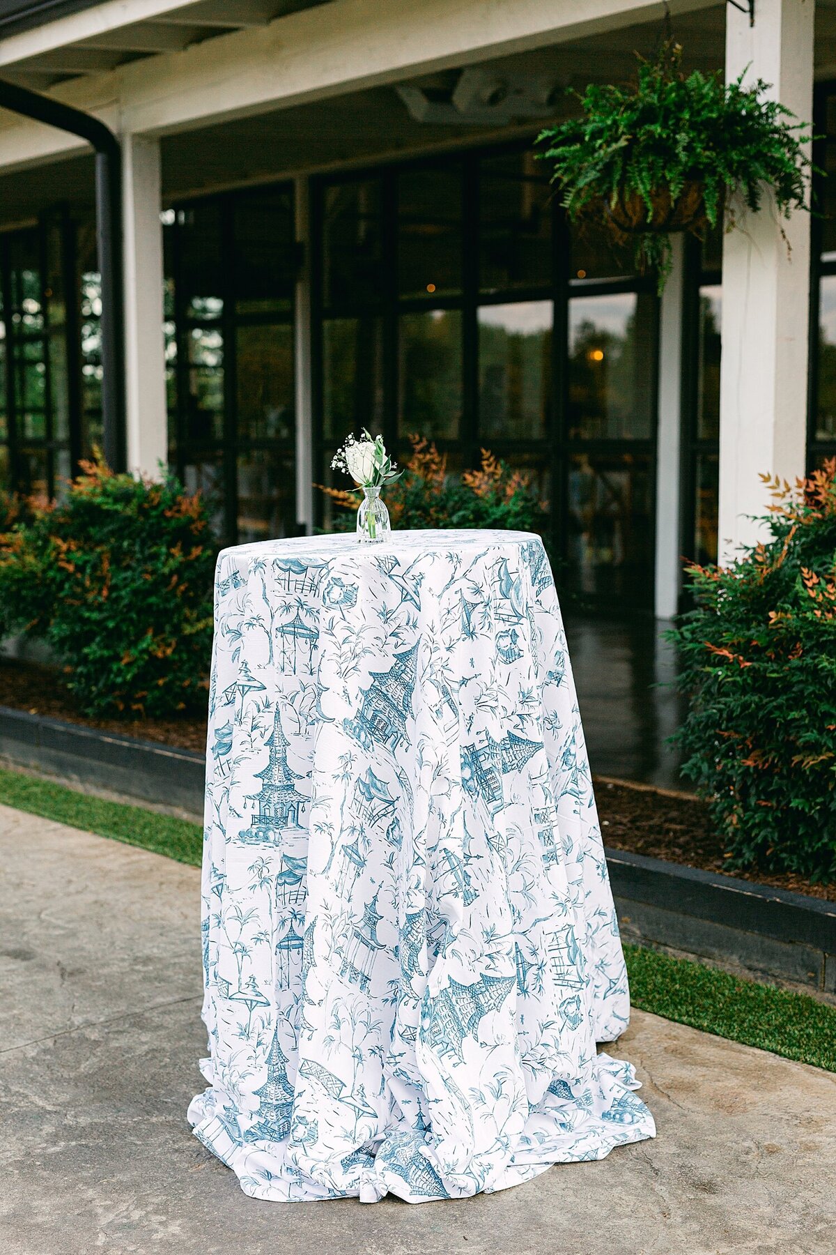 AlexisLunsfordElegantweddingfeaturedonStyleMePretty_0040