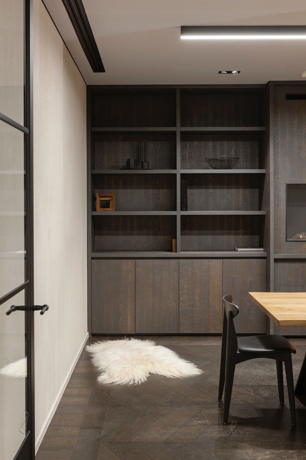 Interior template 119