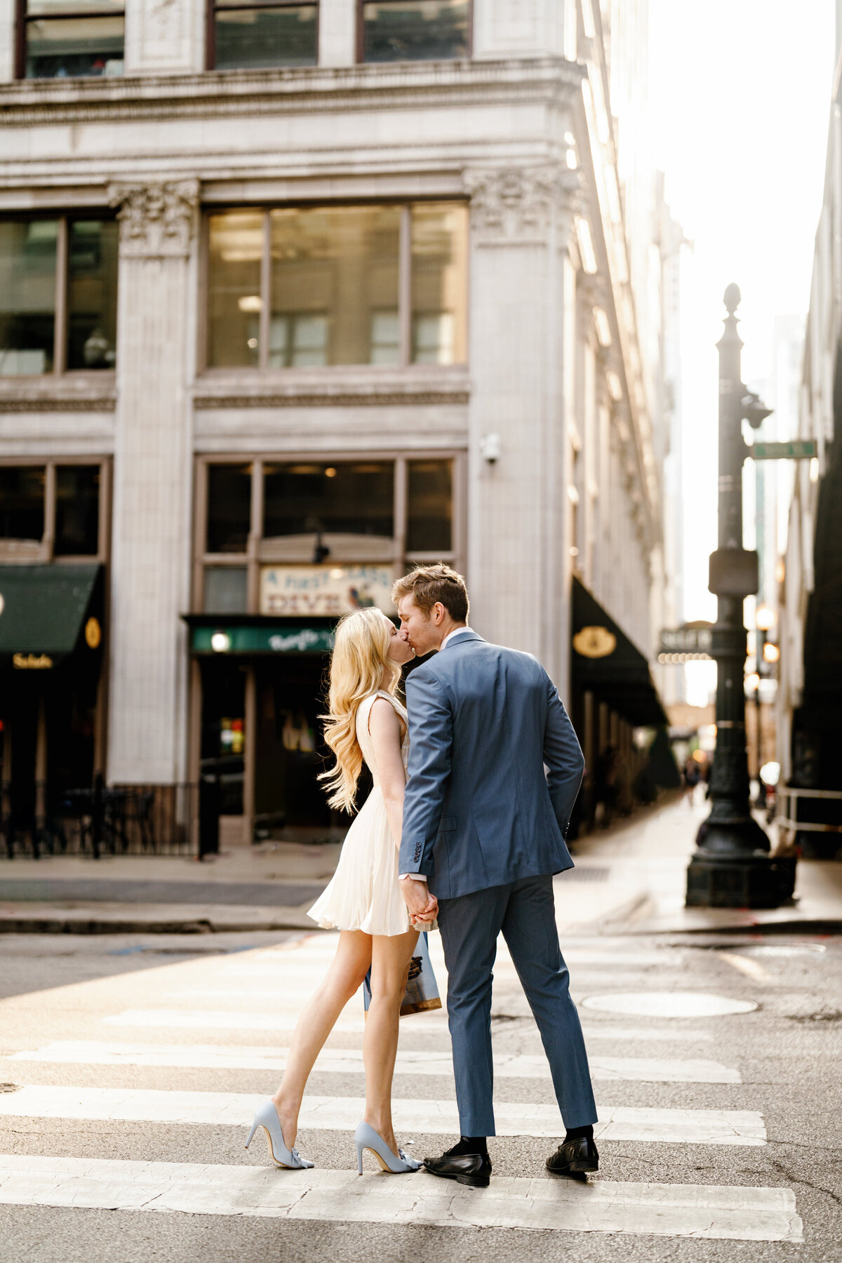 Aspen-Avenue-Chicago-Wedding-Photographer-Lyric-Opera-House-Elegant-Timeless-Classic-Luxury-Downtown-True-to-Color-Bold-Romantic-Chicago-Theater-Lurie-Garden-FAV-47