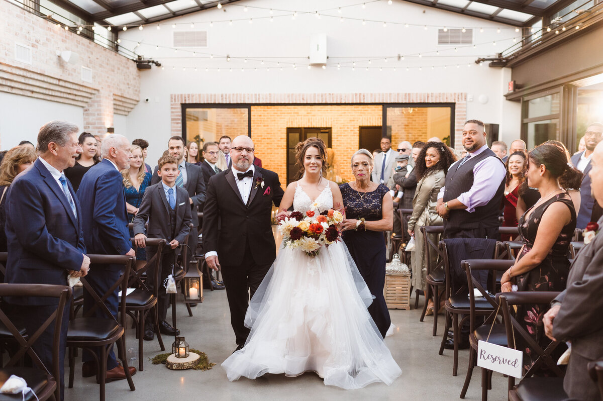 whimsical-wedding-photographer-nj-by-suess-moments-at-the-perona-farms-refinery