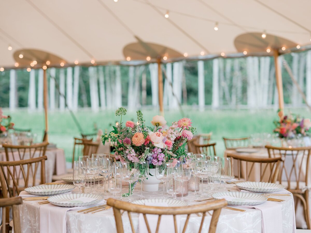 round-table-centerpieces-colorful