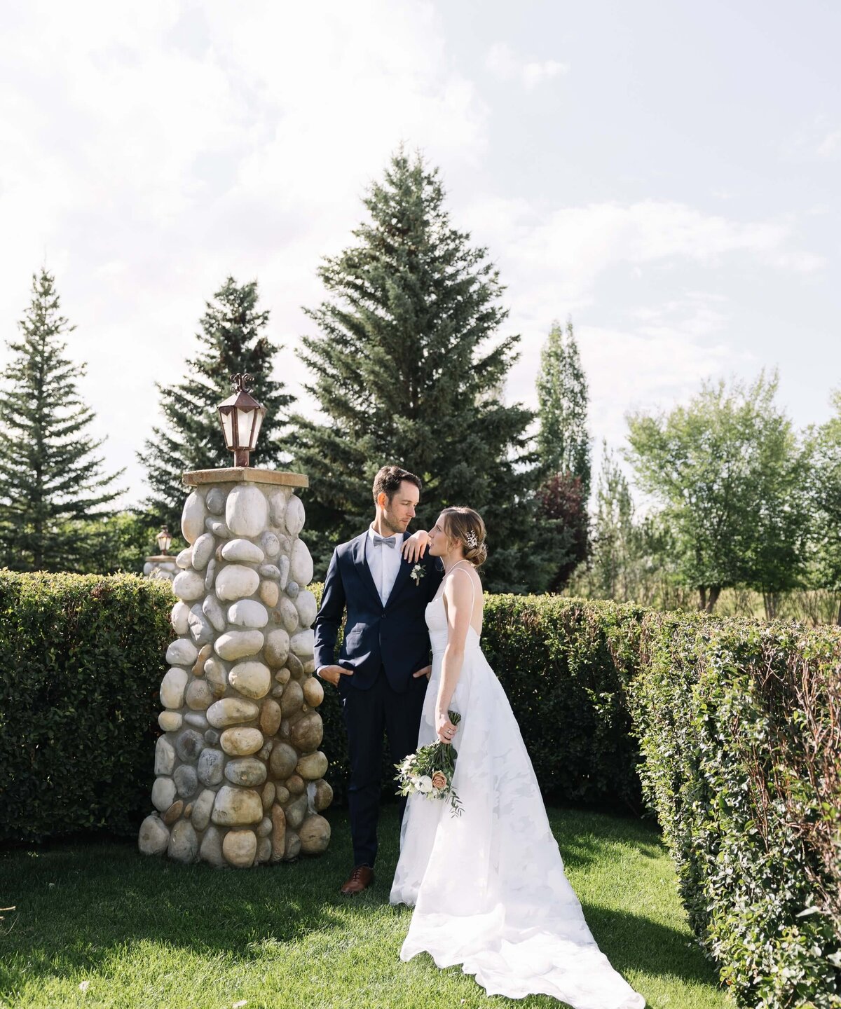 bride-and-groom-wedding-day-photoshoot-nika-helgeson-photography (3)