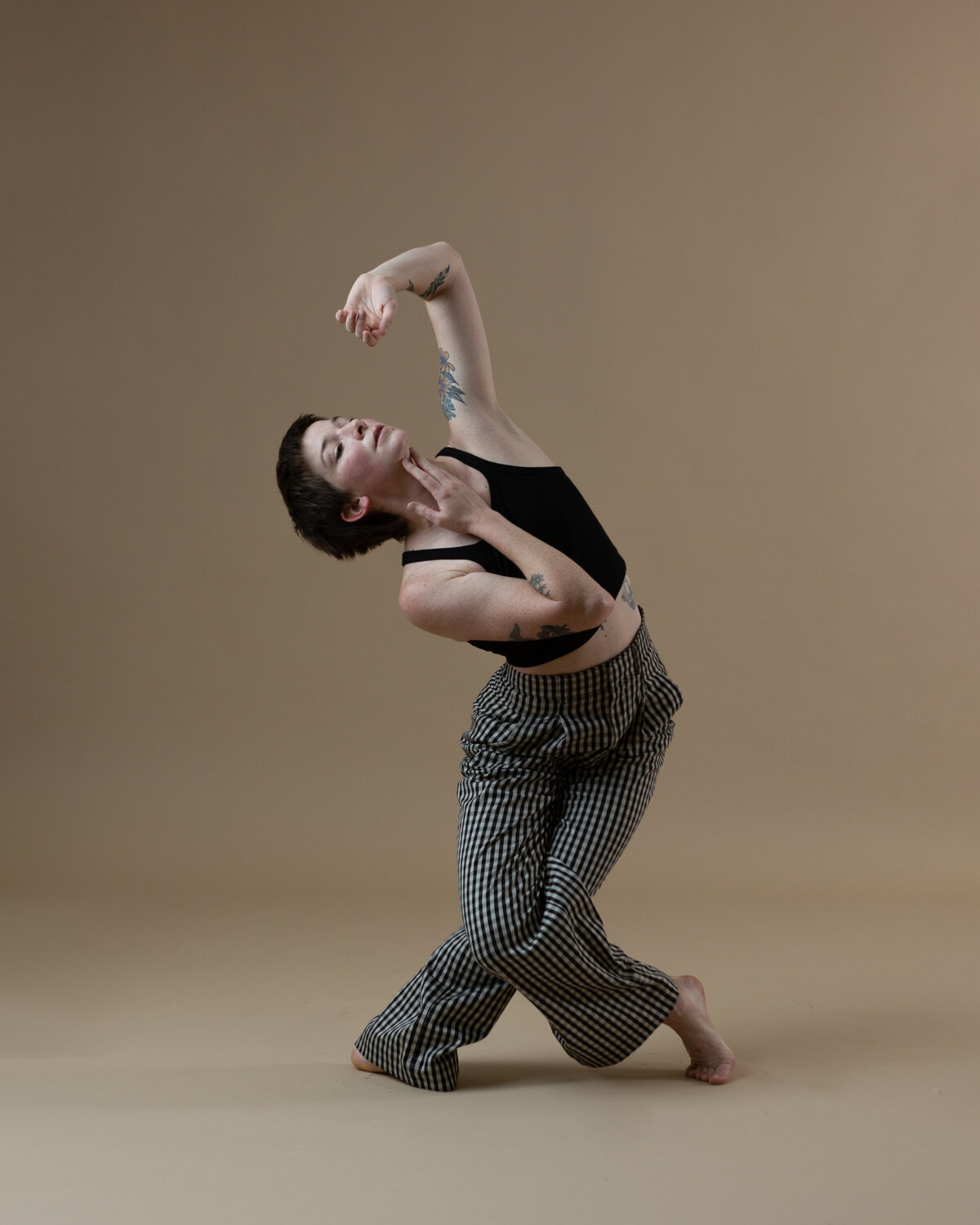 neutral-fullbody-movement-portrait