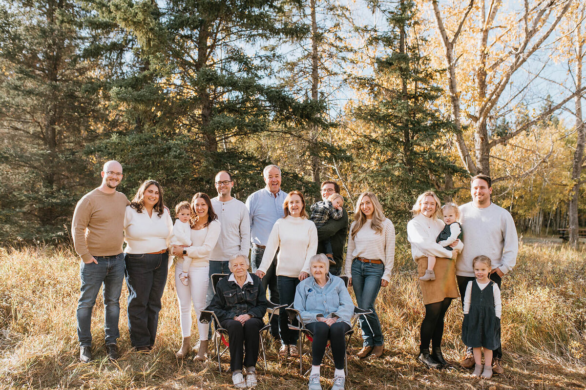 Extended-family-photoshoot-outside