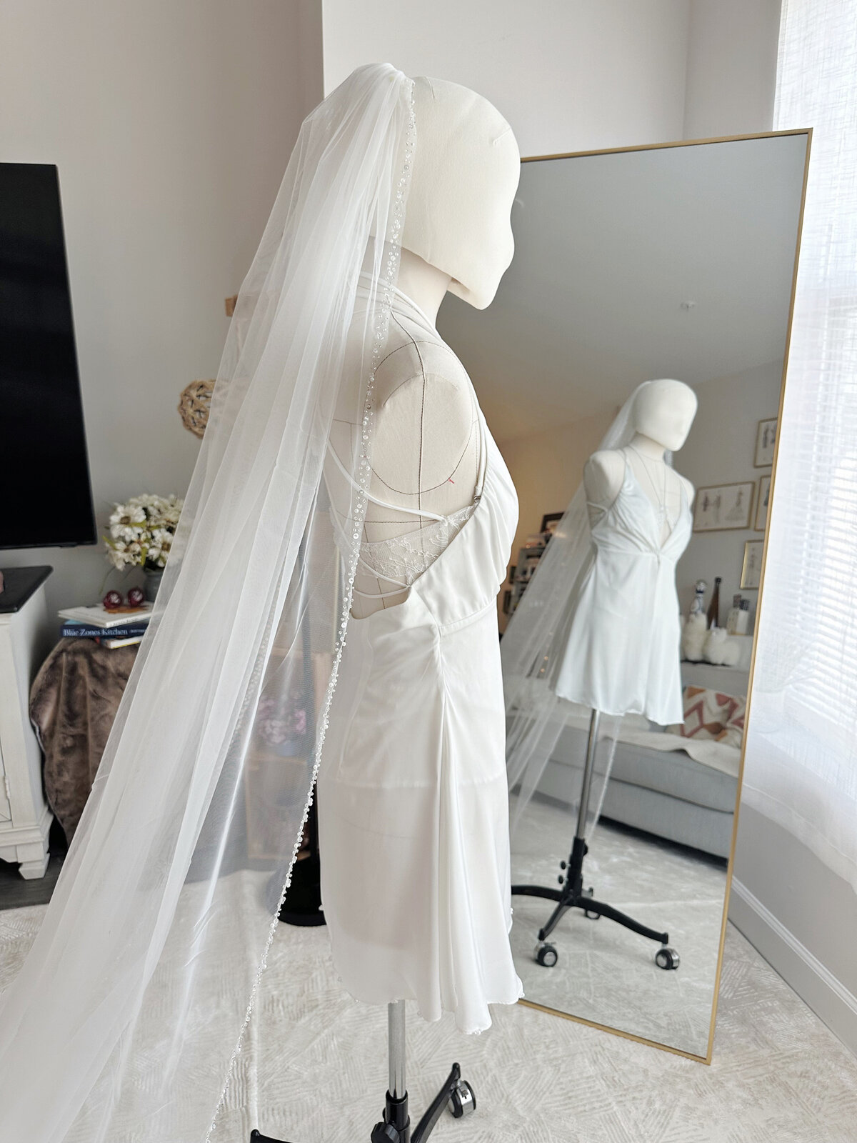 Single-tier bridal veil with light-catching beadwork throughout
