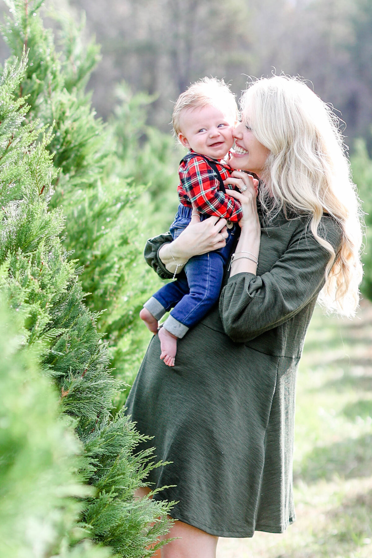 ChristmasTreeFarmMiniSessionGreenvilleSC-Kiara15