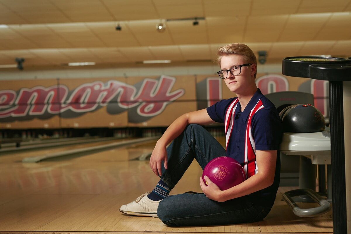 Senior Picture Photographer Captures High School Student in Bowling Alley Portrait-11