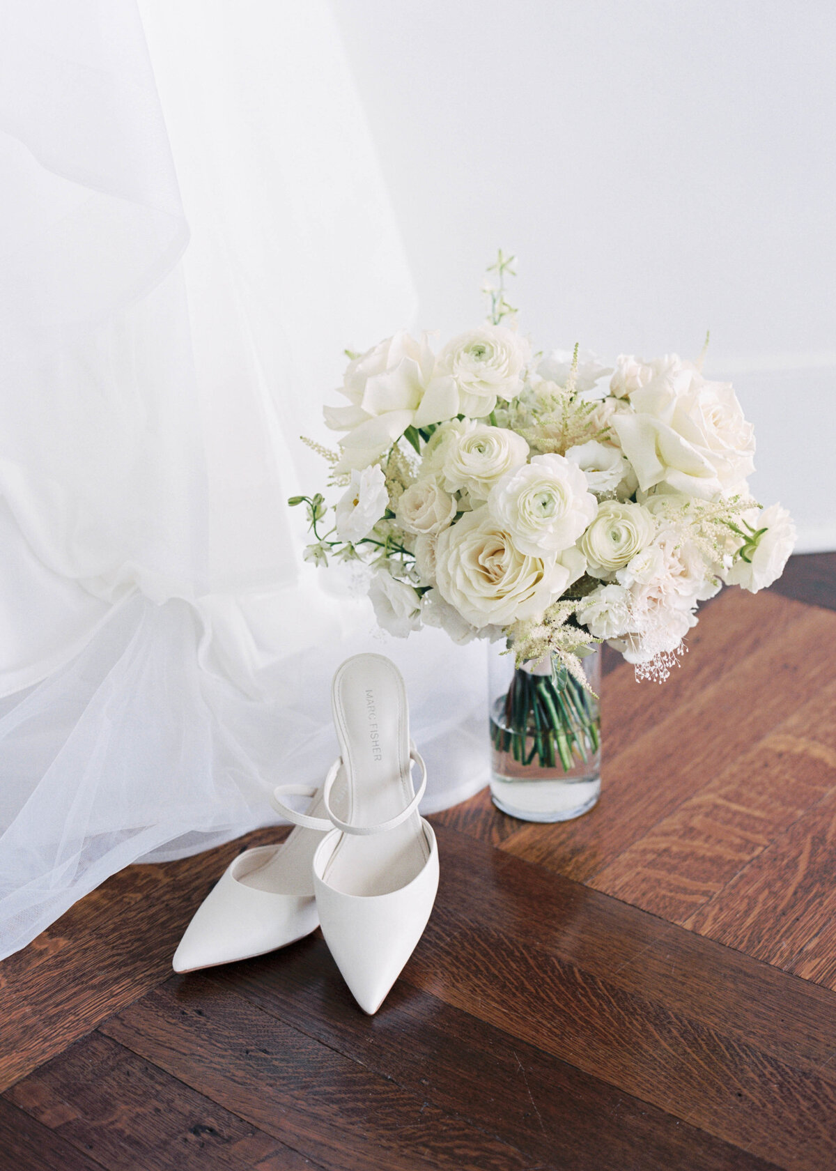 Huntingdon-Valley-Country-Club-Wedding-Bridal-Details_009