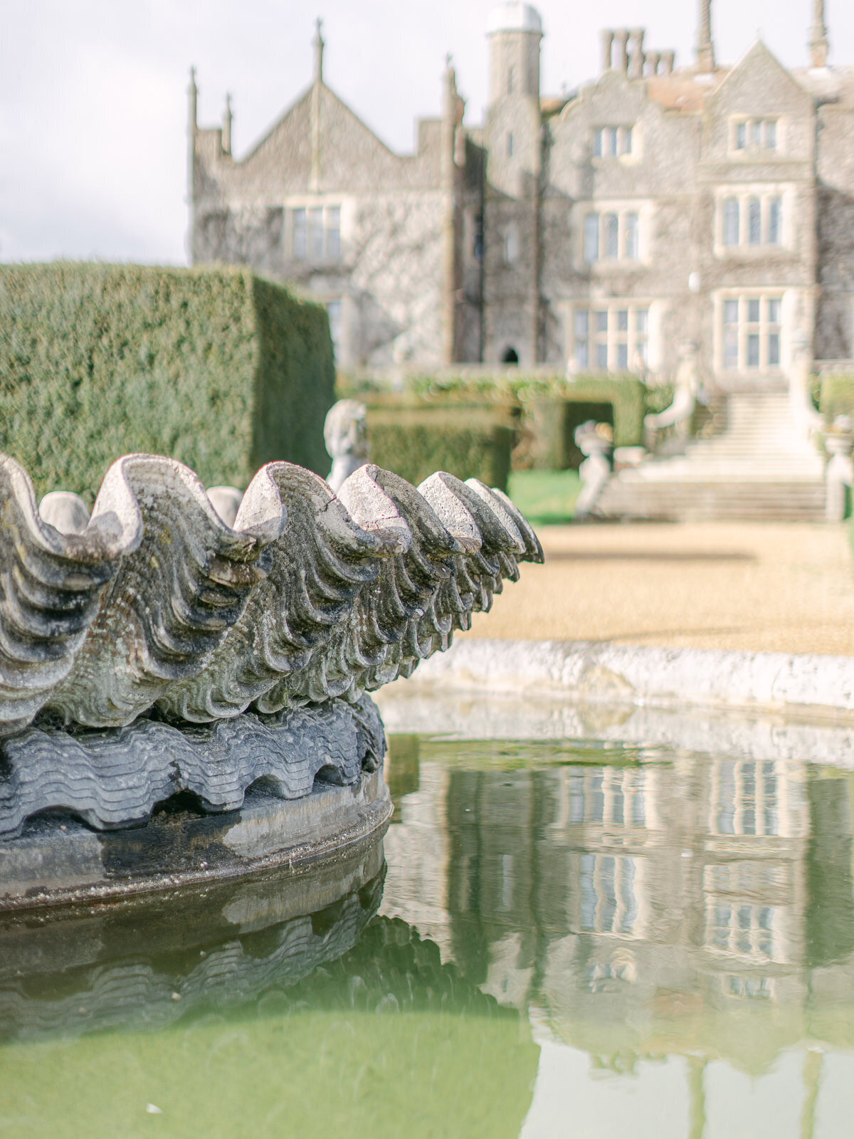 Kayla Stoate Photography Eastwell Manor Fountain