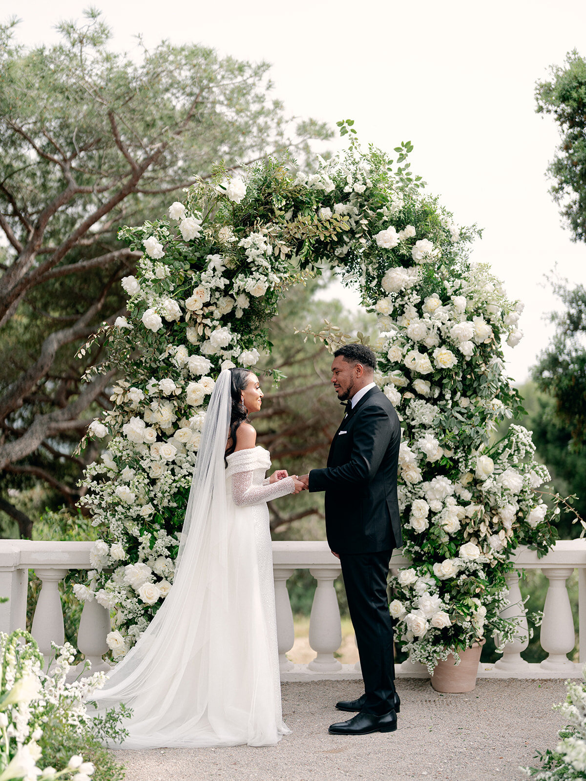 25-intimate-destination-wedding-french-riviera-with-white-flowers