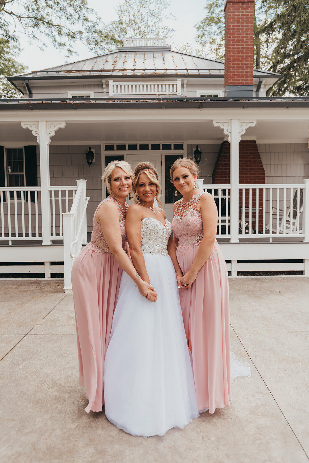 bride-bridesmaids-wedding-day