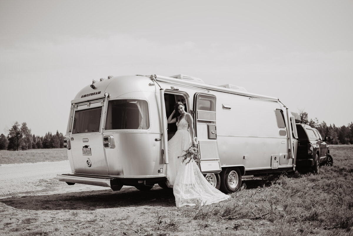 Jackson Hole photographers capture black and white portrait of bride