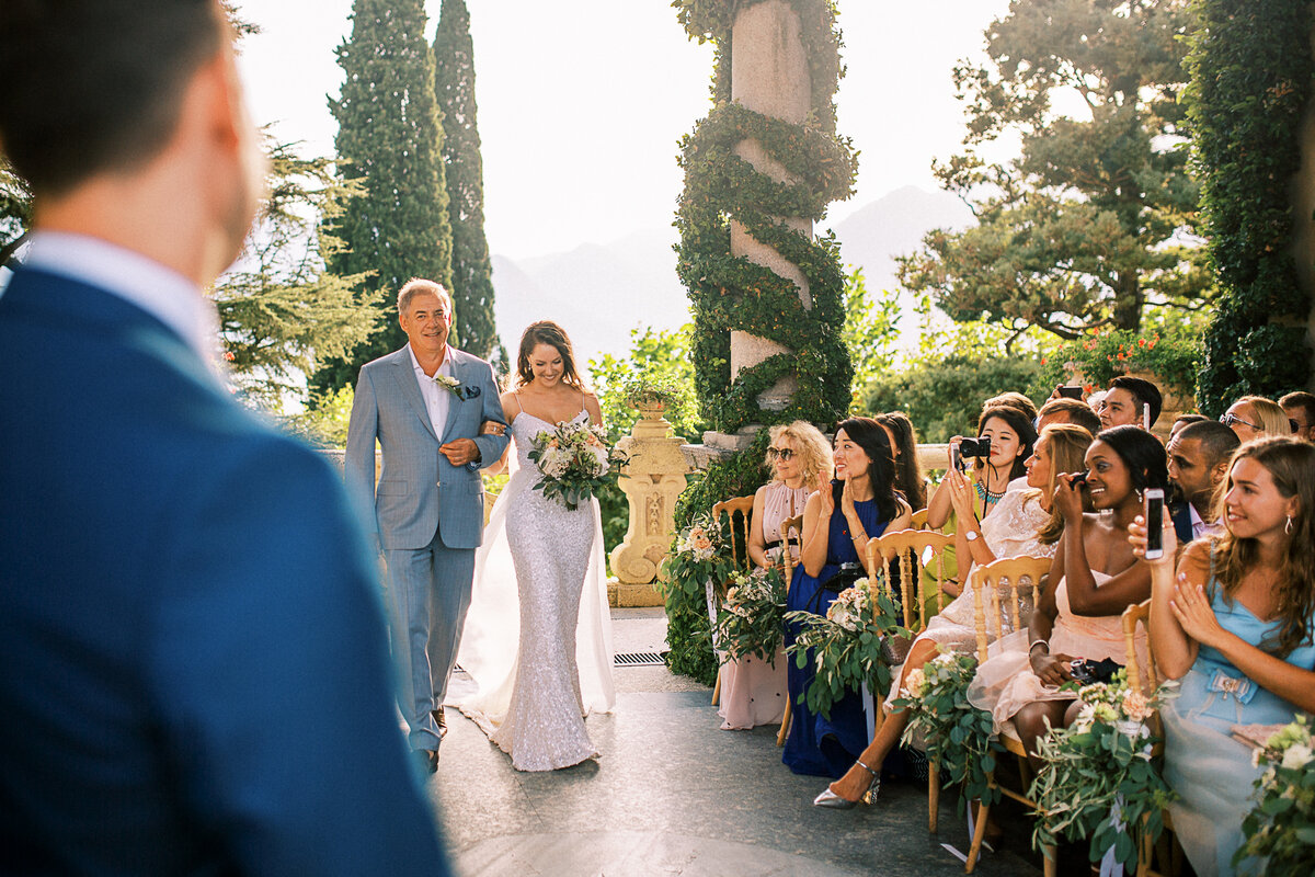 ENtrée de la mariée pour sa cérémonie