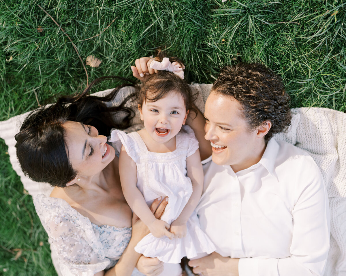 Philadelphia maternity photography session in a park - 15