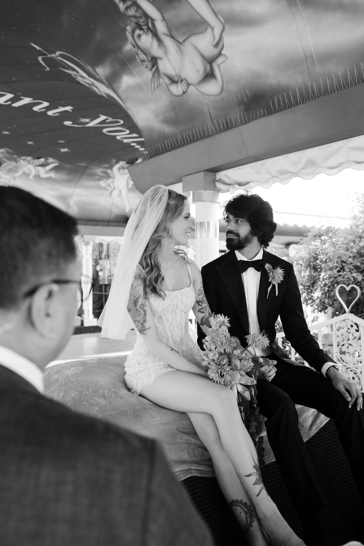 64riskyexposure_hayley-vikram_las-vegas-elopement-photography