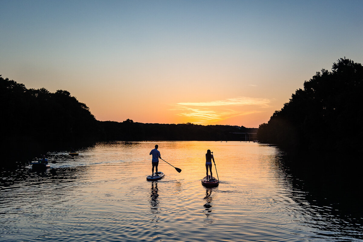 paddle-board-engagement-session-on-ladybird-lake-in-austin-7