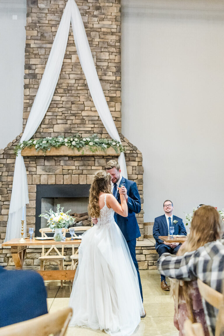 TheFourSeasonsBarnSpringWedding0152-768x1152