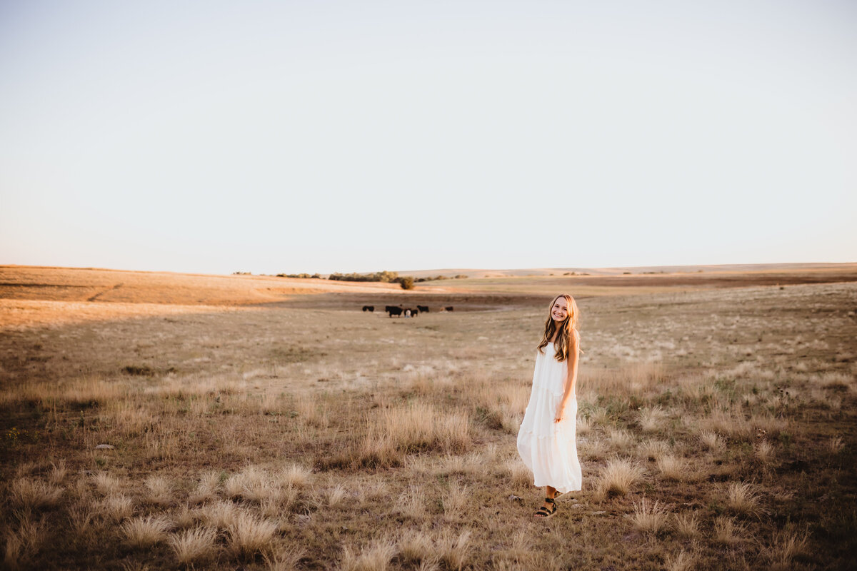 RANCH FARM SENIOR SESSION SUNSET MIDWEST RURAL KANSAS