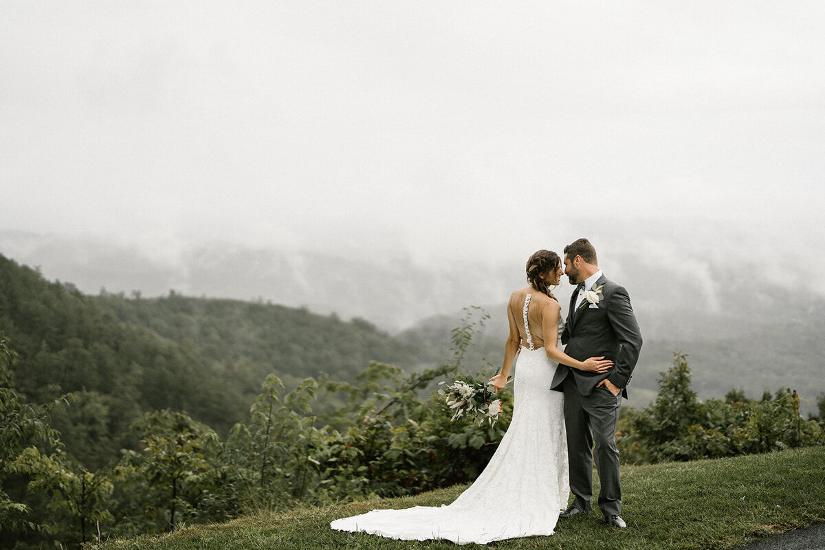 gatlinburg-tn-destination-wedding-venue-mountain-top