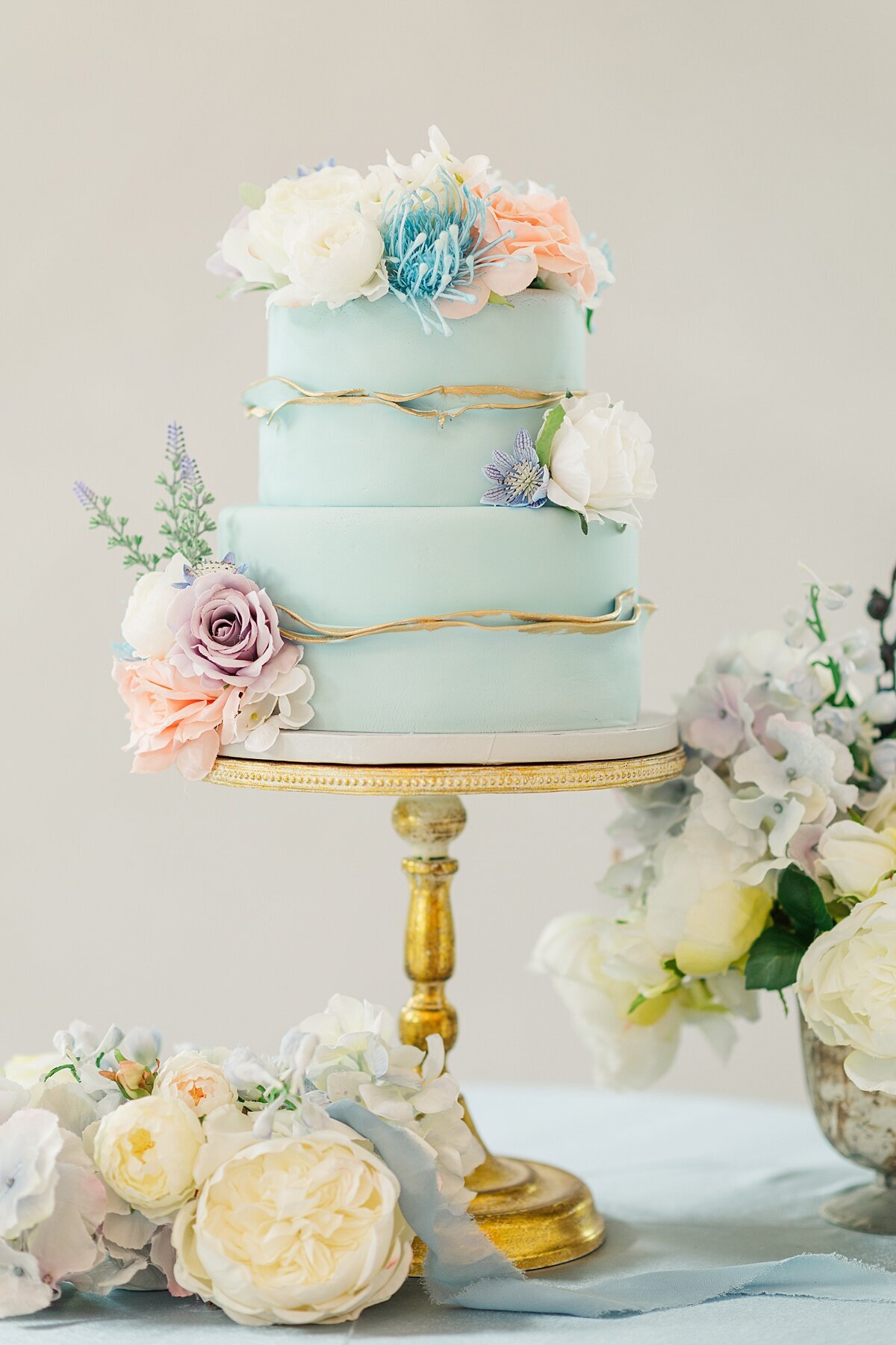 Chateau-des-Fleurs-wedding-cake details-3