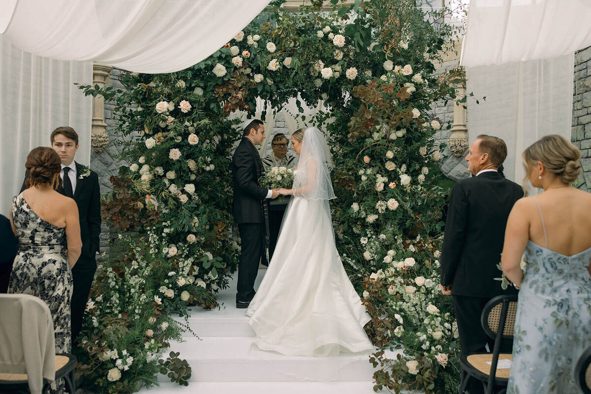 chuppah wedding flower installation1