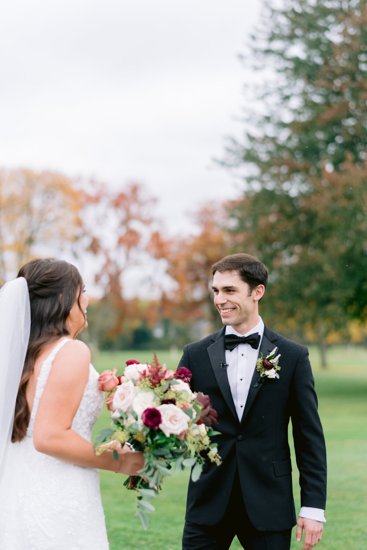 first-look-springfield-country-club-wedding-2