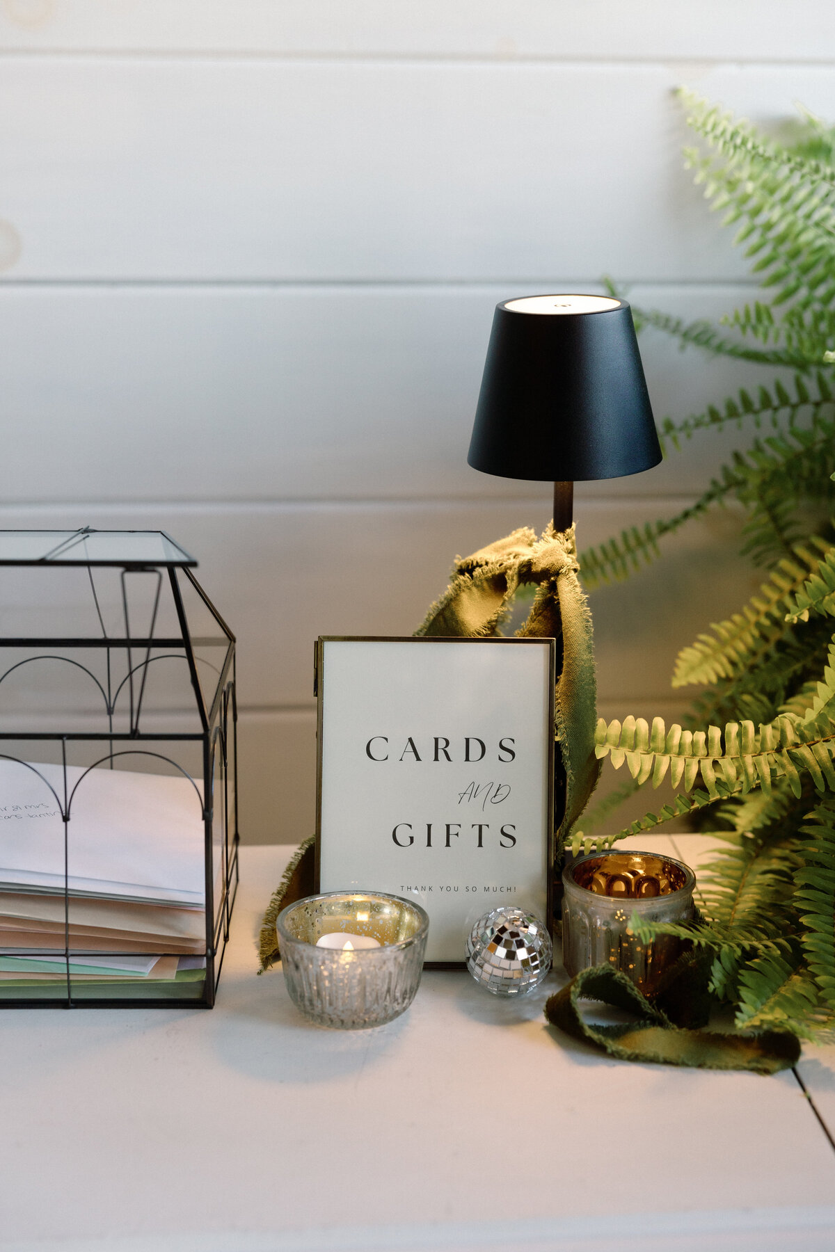 -cards-and-gifts-table-decor-wedding