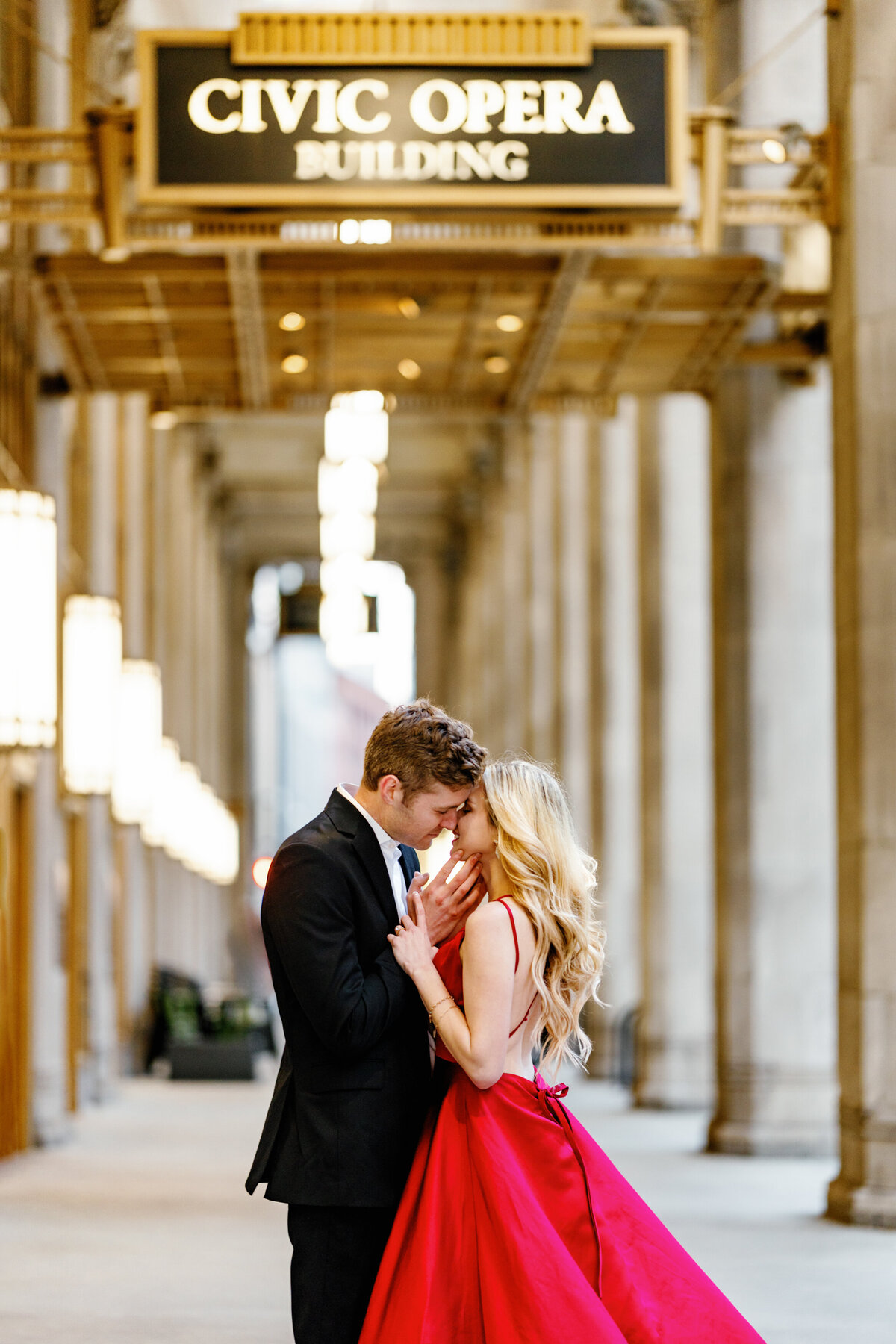 Aspen-Avenue-Chicago-Wedding-Photographer-Lyric-Opera-House-Elegant-Timeless-Classic-Luxury-Downtown-True-to-Color-Bold-Romantic-Chicago-Theater-Lurie-Garden-FAV-85