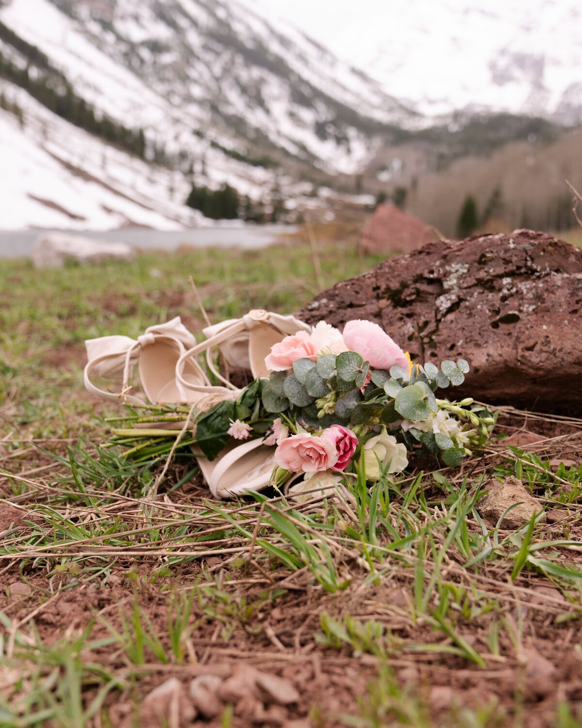 denver colorado wedding photographer - flowers on ground