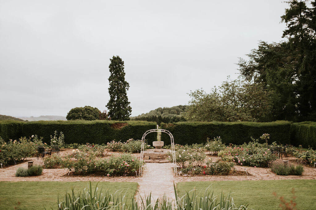 Issy-and-Bella-Floral-Design-Wedding-Florist-Herefordshire-Broadfield-Court-j&N2