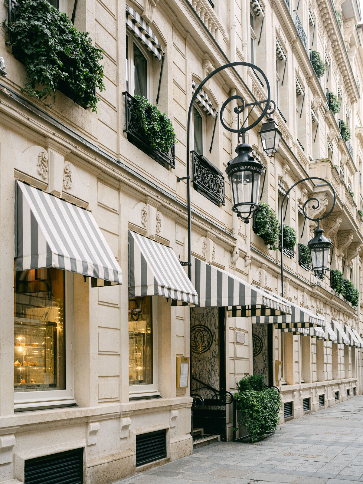 Alexandra-Vonk-destination-wedding-Hotel-de-Crillon-Paris-133