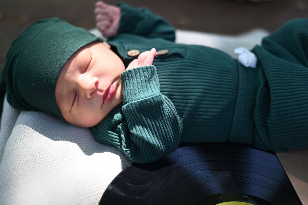 newborn-vinyl-details