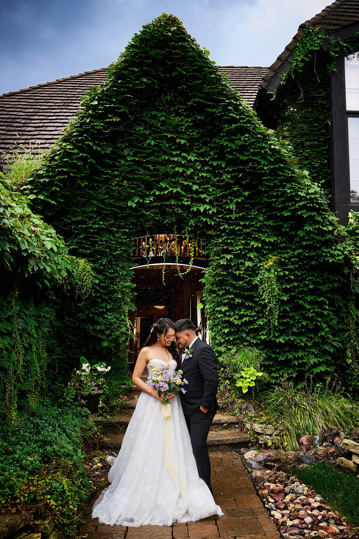 bride-groom-romantic