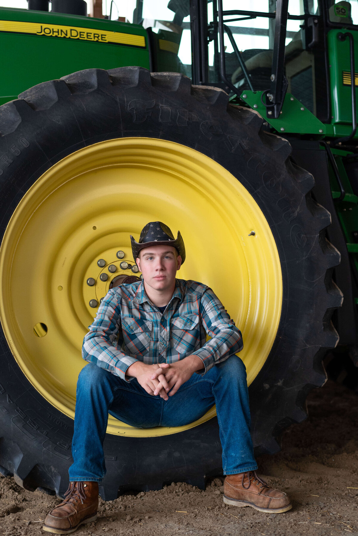 senior-picture-tractor