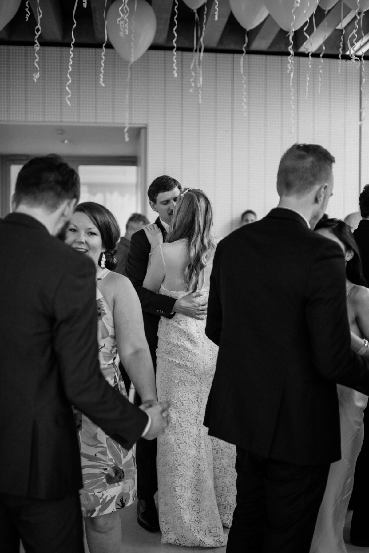 Tate-Modern-London-turner-contemporary-musem-artistic-documentary-wedding-photography-editorial-beach-71