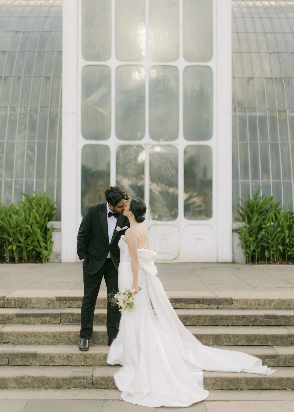 Anna-Vish-Wedding-Kew-Gardens-Chloe-Lowe-Photography-376