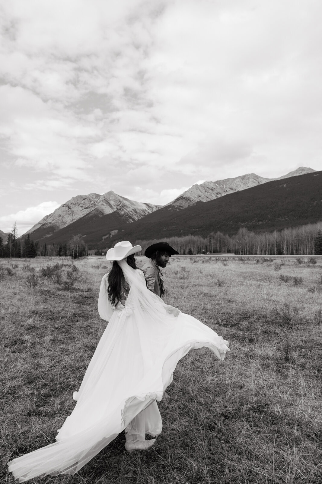 Danielle-Aisling_Banff_Wedding_Weekend_Boundary_Ranch_web-4