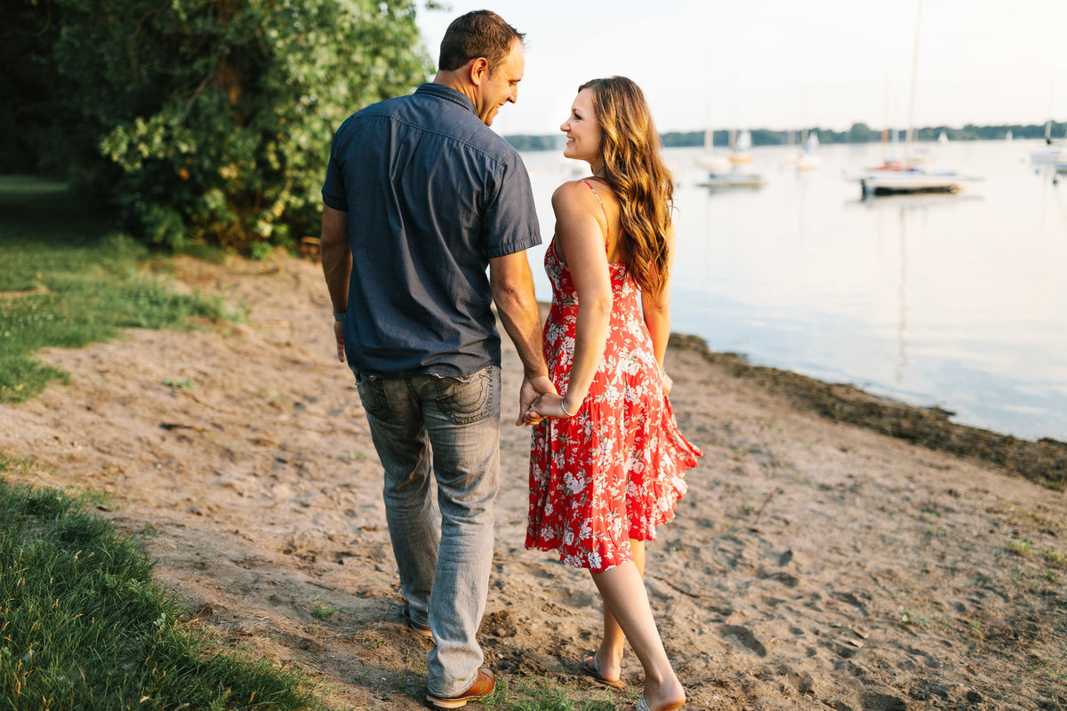 Lake-Calhoun-Minneapolis-Summer-Engagement-3