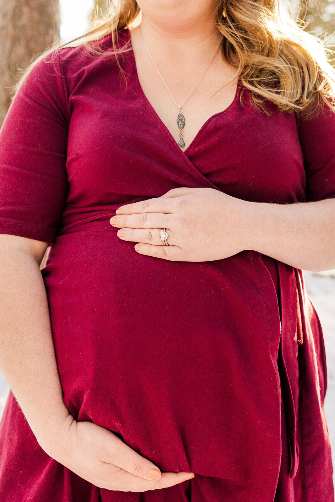 Milwaukee based photographer, Milwaukee wedding photographer, wisconsin photographer, Meredith Mutza Photography, Maternity Photography, Maternity photoshoot, New parents, Milwaukee maternity photographer,