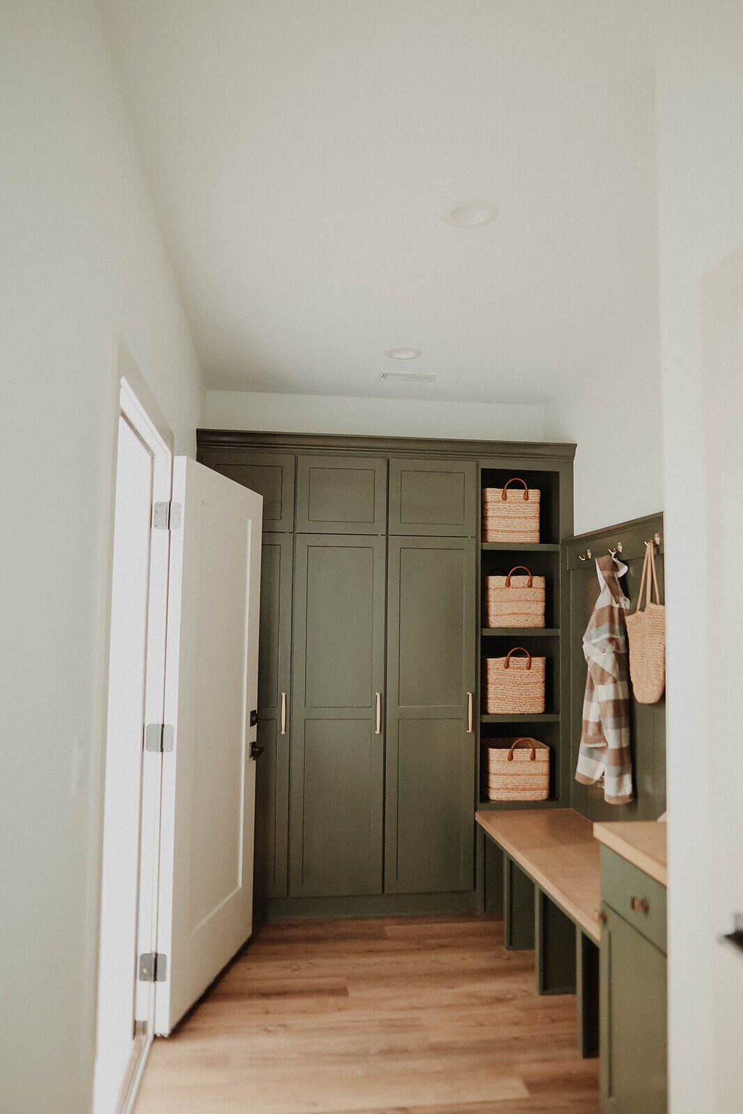 L-Ave-Mudroom-Interior-Design-Grimes-Des-Moines-Waukee-West-Des-Moines-Ankeny-Lake-Panorama-Central-Iowa-3F1A2640