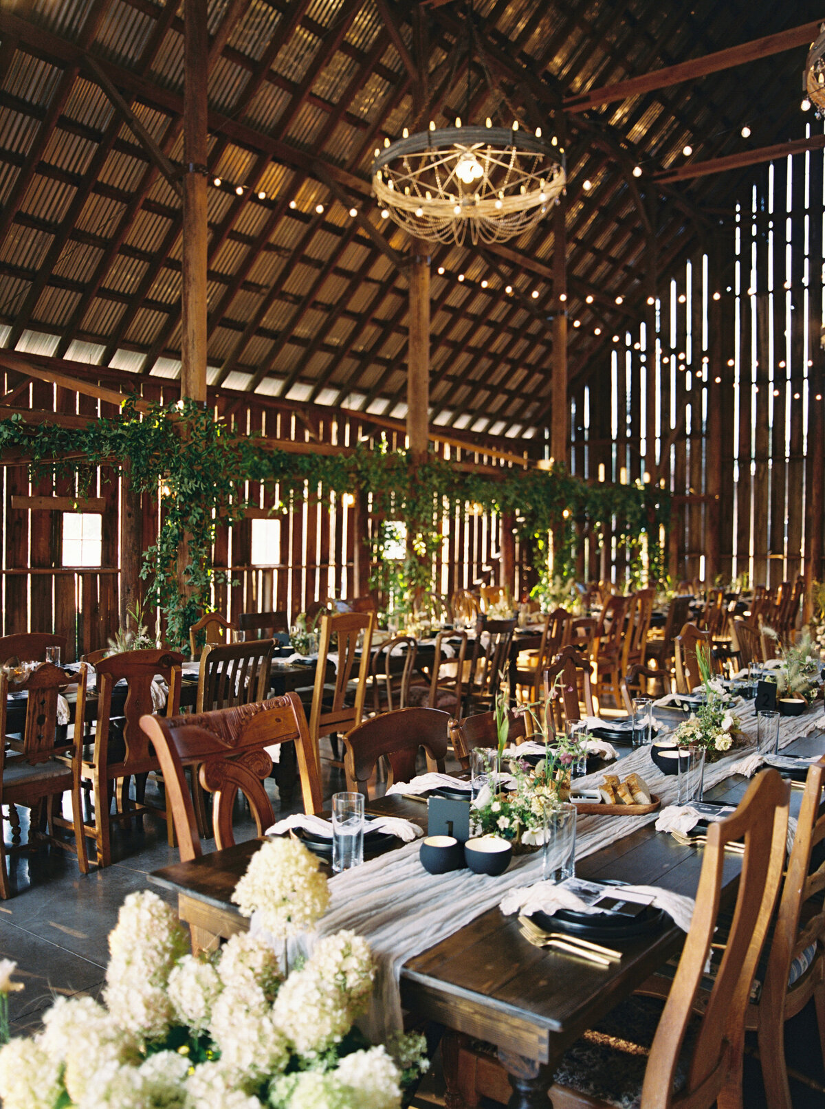tin-roof-barn-wedding-best-washington-photographers-the-tenneys-27