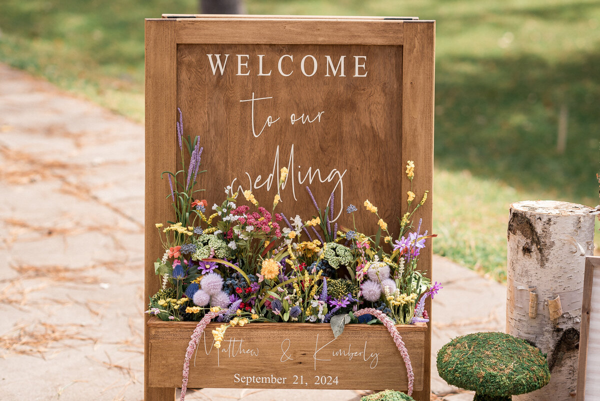 Elegant wedding invitation suite with floral design